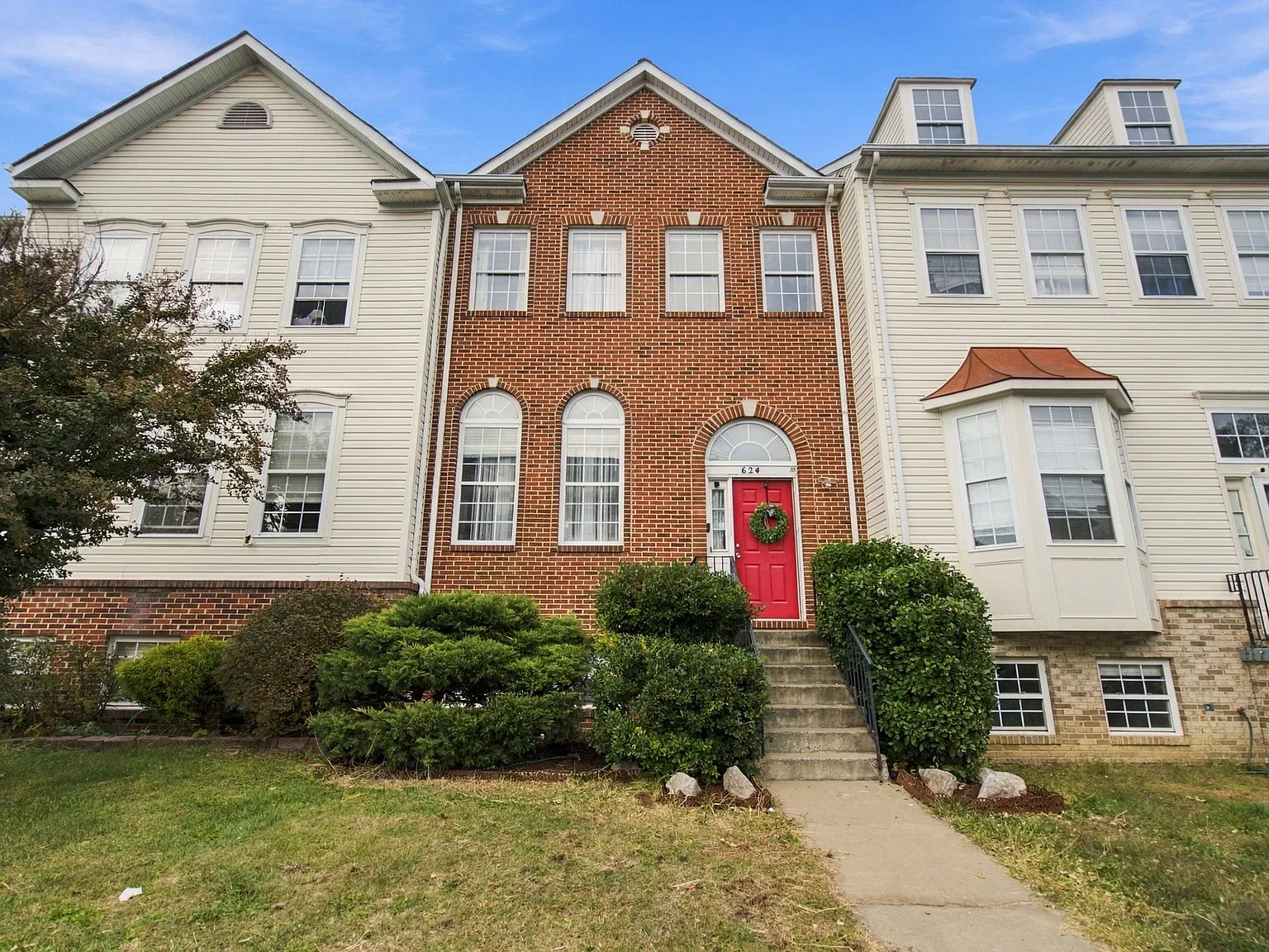 4 bed, 3.5 bath, 1864 sqft, $3,500 — Photo 2