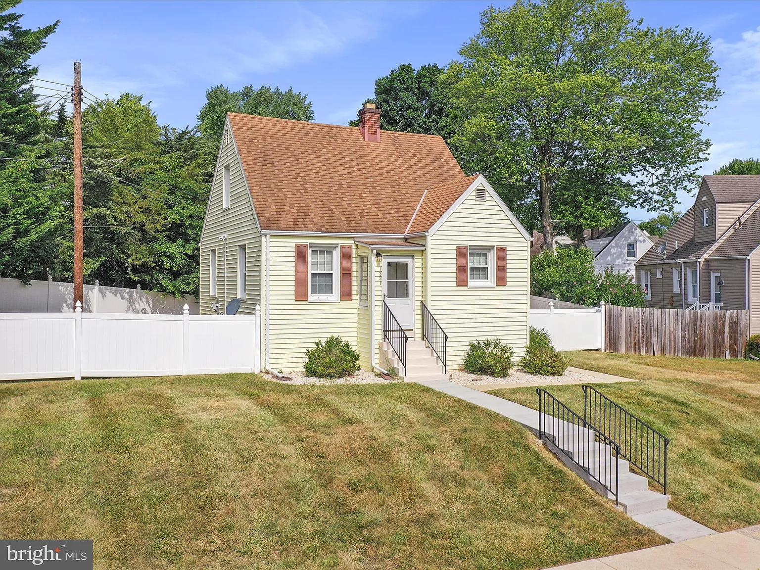 1321 Fairchild Ave photo 1