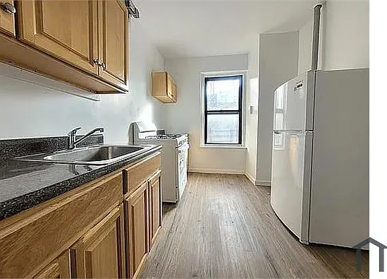 2 bed, 1000 sqft, $3,058 — Photo 4