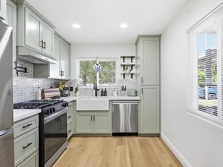 10341 Bellmont Ave — Photo 2