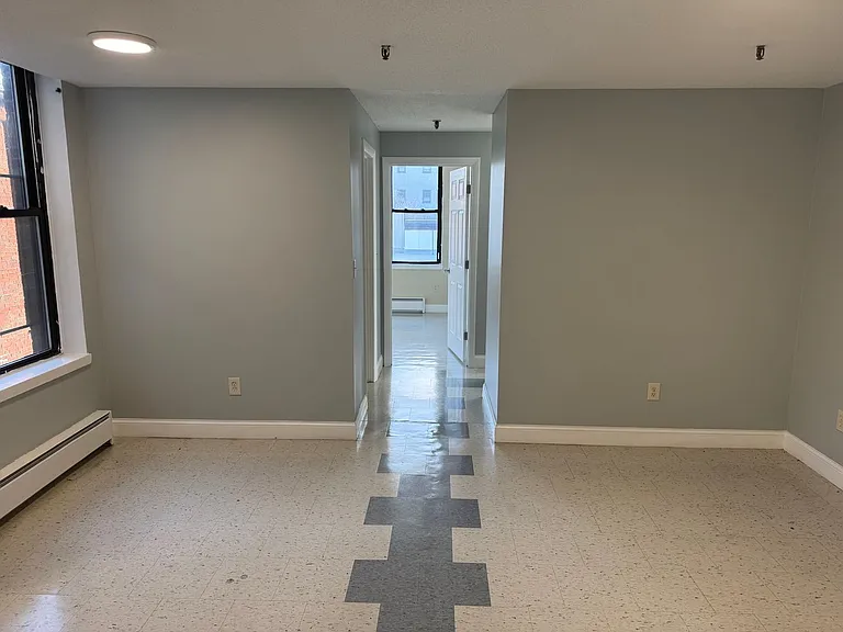 46 Amesbury St #3A — Photo 3