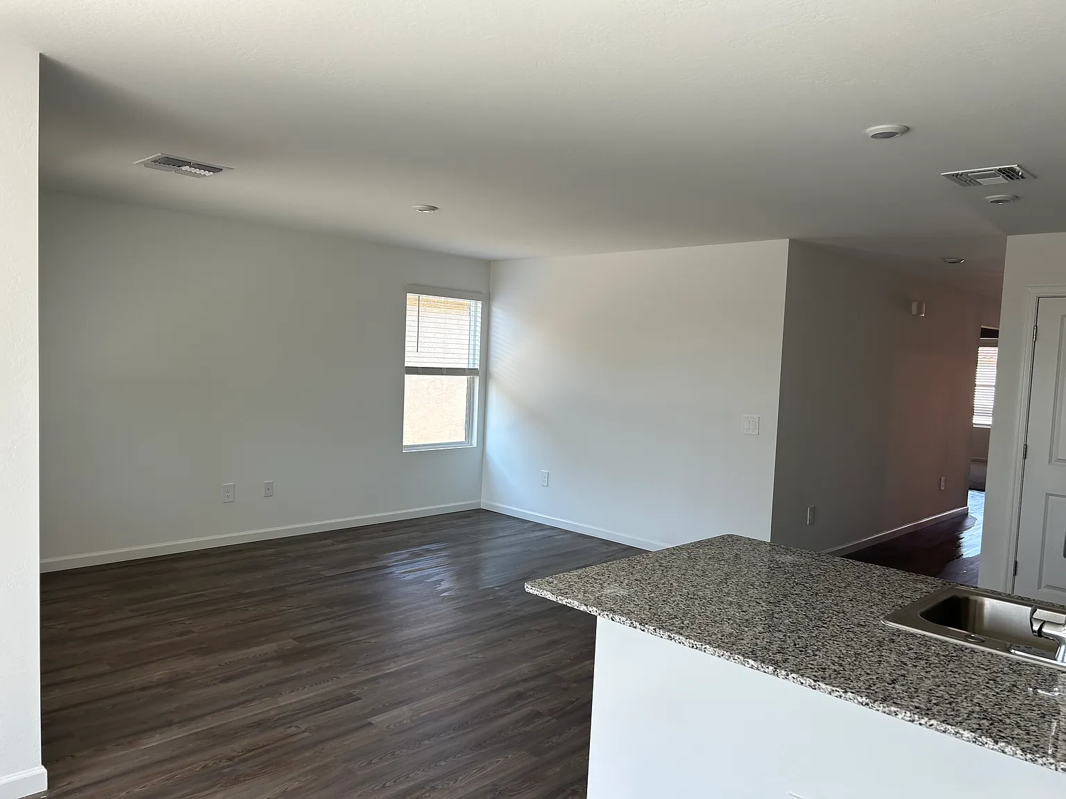 1124 N 13th Pl — Photo 3