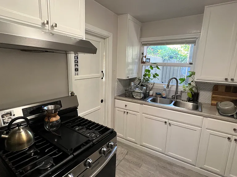 1843 E 6th St #1845 — Photo 3