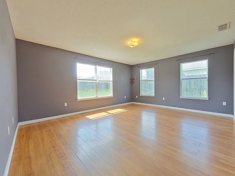 219 Limestone Cir — Photo 8