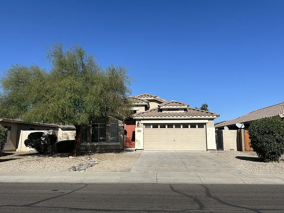 3832 E Wyatt Way