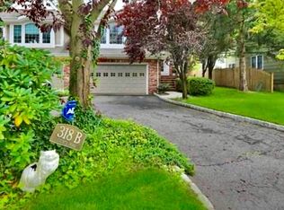 318 County Rd, Tenafly, NJ 07670