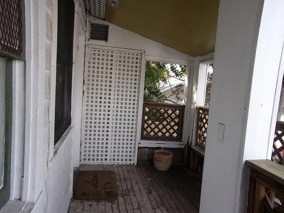1116 Highland St N — Photo 2