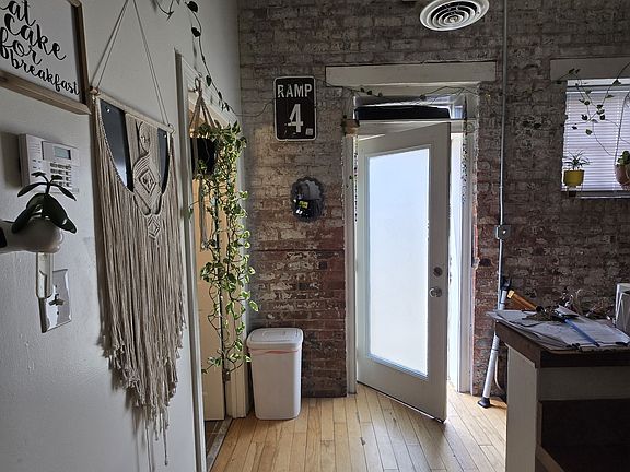 4th image of 302 Goshen St #1005