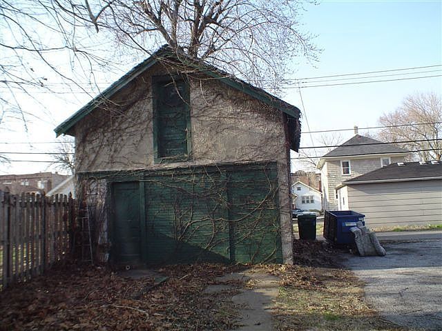 2nd image of 27 Elizabeth St