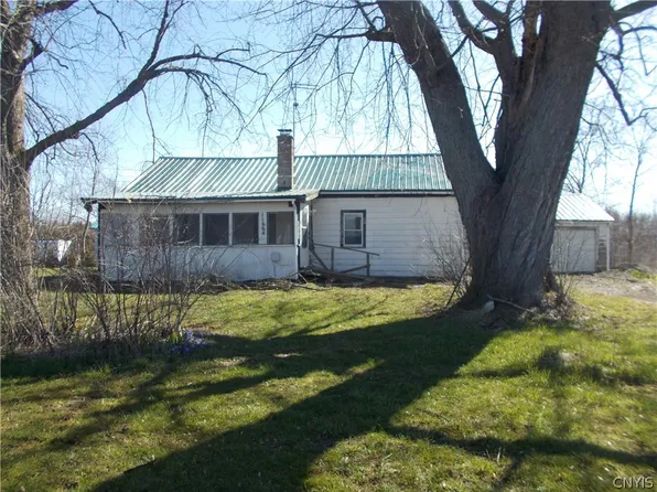 11664 Calkins Rd, Cato, NY 13033