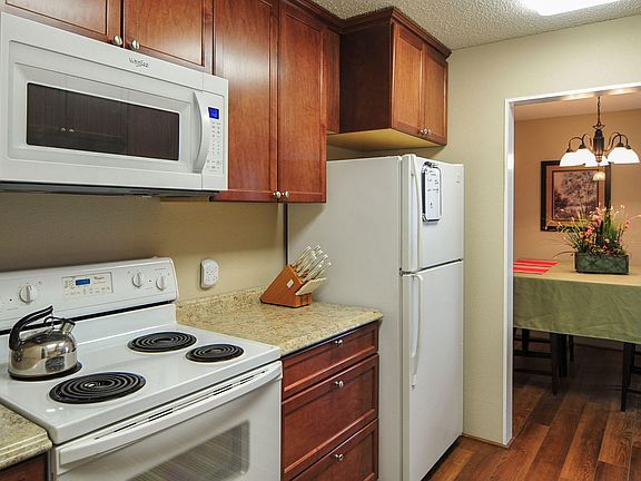 3rd image of 1818 Skyline Dr APT 38