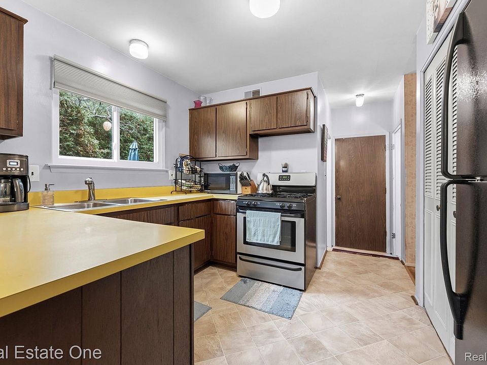 23359 Port St, photo 7