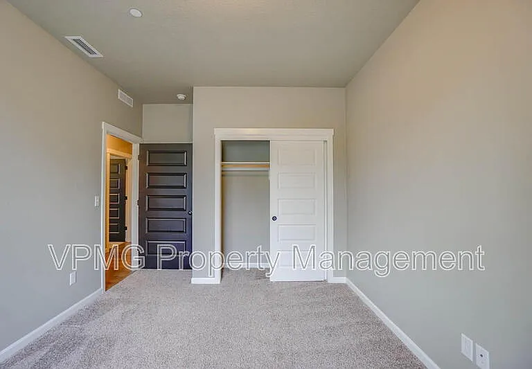 604 NW 25th Way — Photo 12