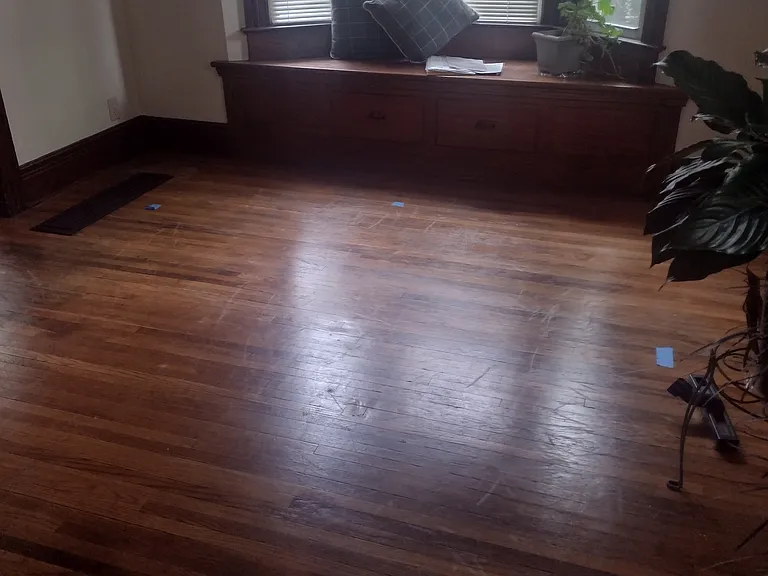 Dinning area , window seat