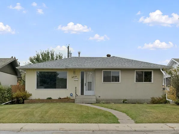8424 70th St NW, Edmonton, AB T6B 1W5