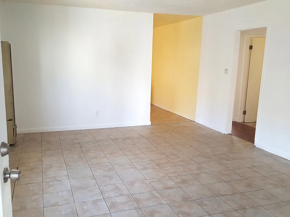 918 E 76th Pl