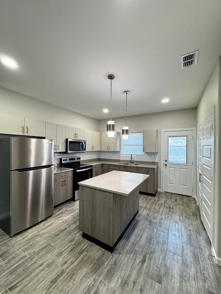 Building Photo - 4004 Ventura Ave #1
