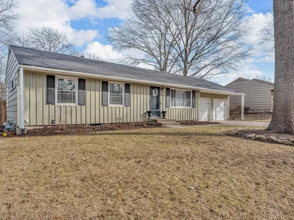 7609 Russell Rd, Prairie Village, KS 66204