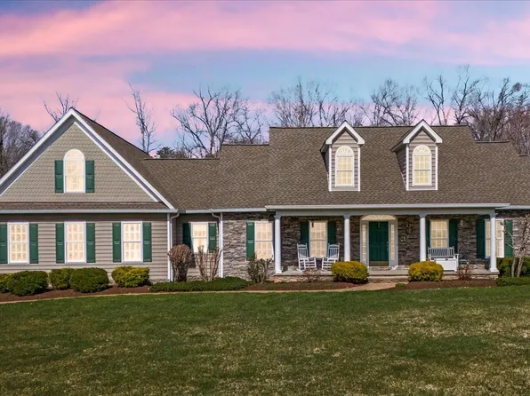 8032 Meadowland Dr, Locust Grove, VA 22508