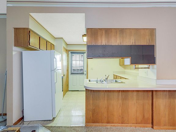 5th image of 785 Hawthorne Ave E