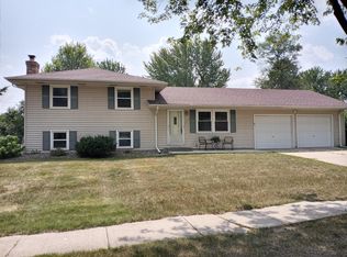 916 Cortland Dr S, Apple Valley, MN 55124