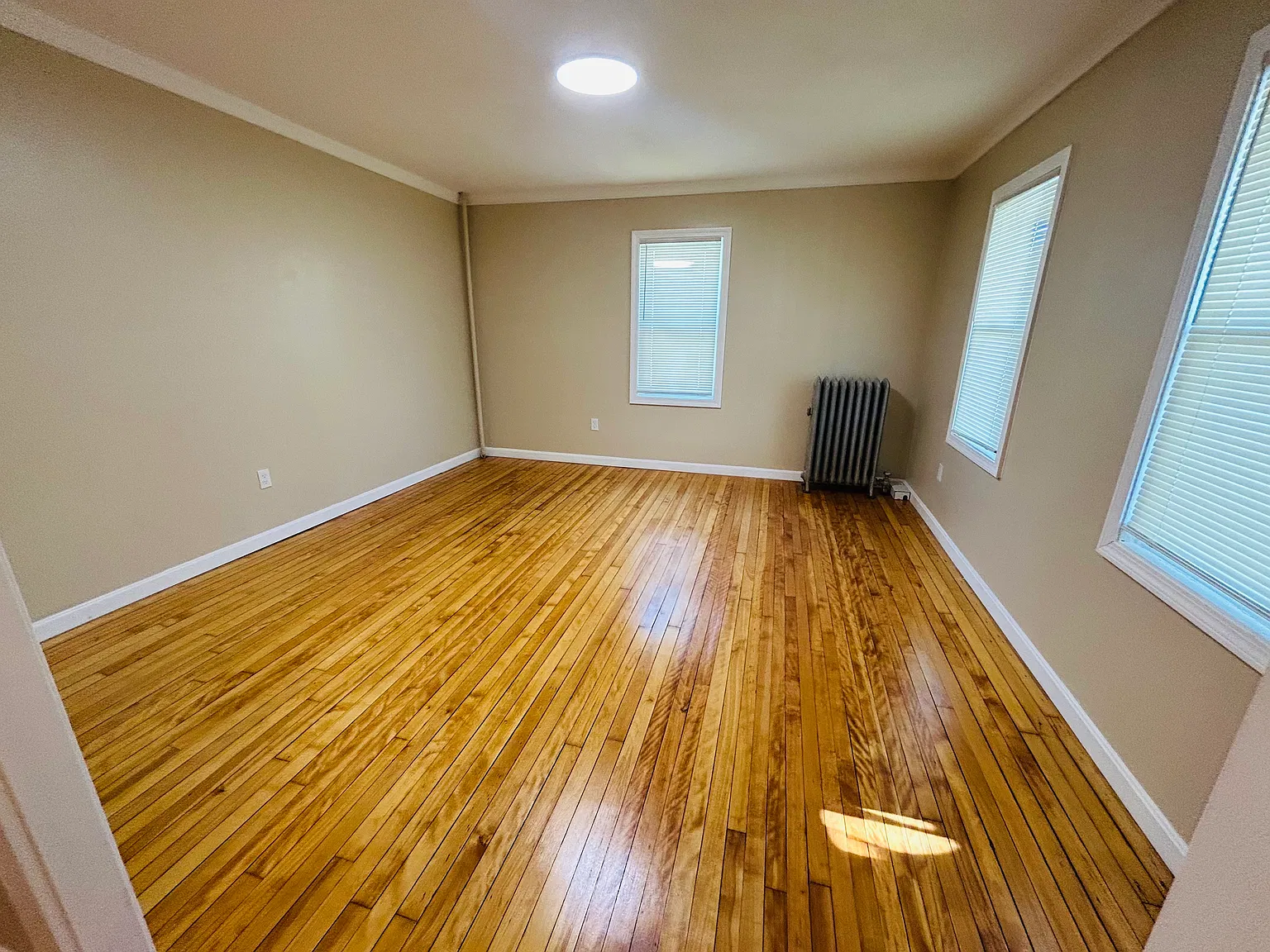 3 bed, 1.5 bath, 1200 sqft, $2,750 — Photo 4