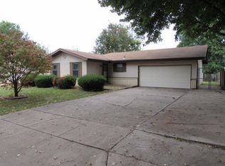 1043 E Guinevere St, Springfield, MO 65807