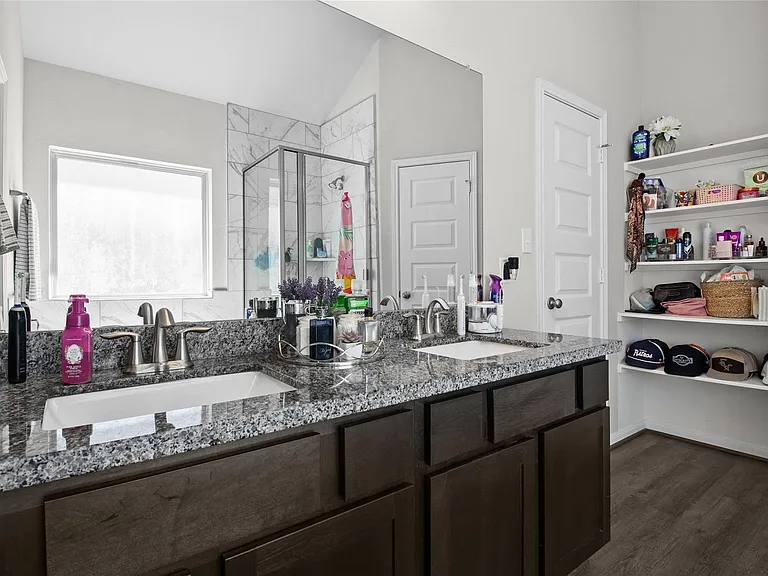 622 Little Cypress Ln — Photo 16