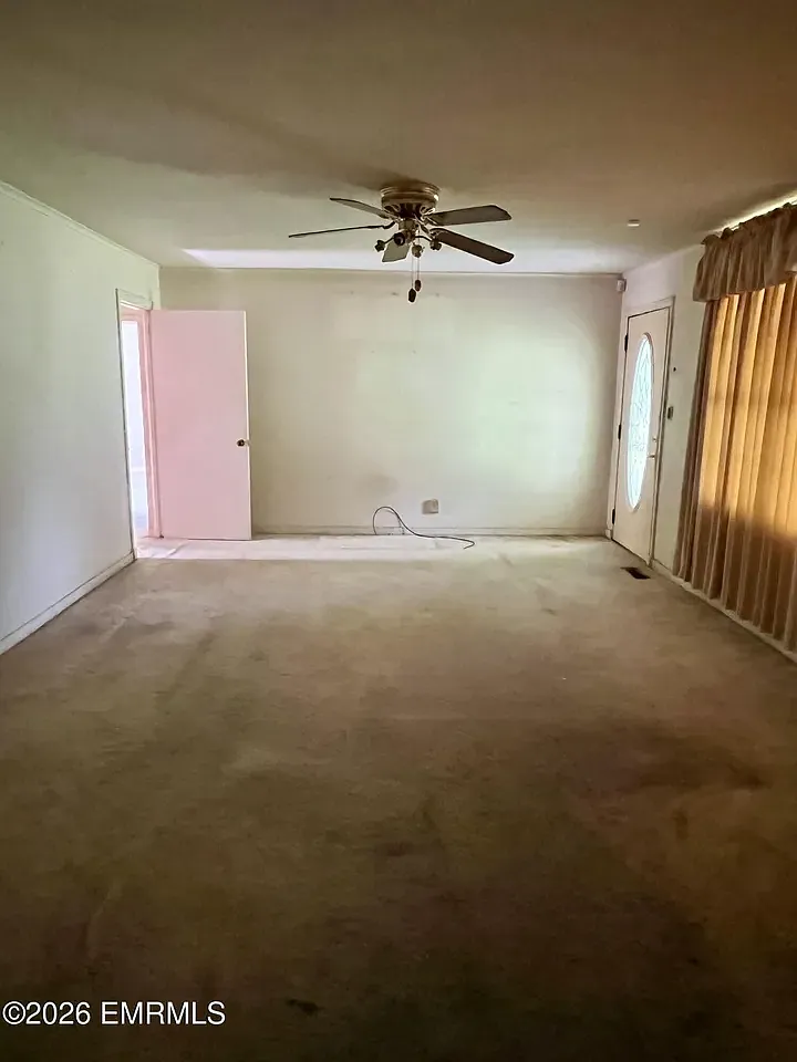 3 bed, 1400 sqft, $1,250 — Photo 1