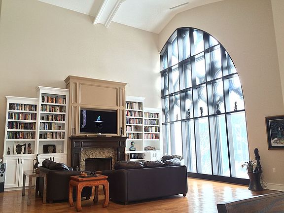 2nd image of 802 N Meridian St Unit 302