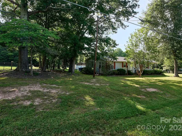 1070 27th St NE, Conover, NC 28613