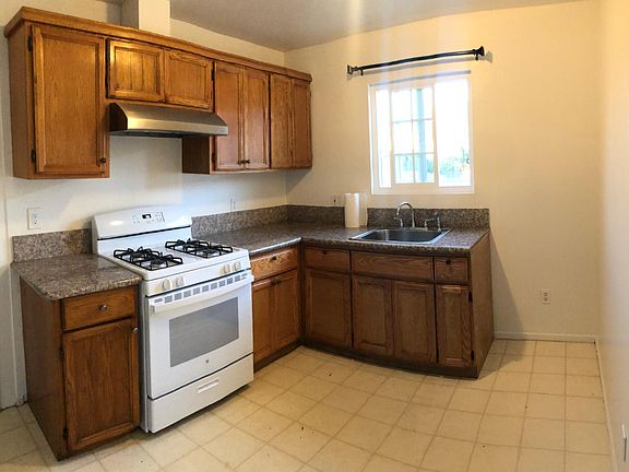 3rd image of 1115 E Anaheim St #1/2