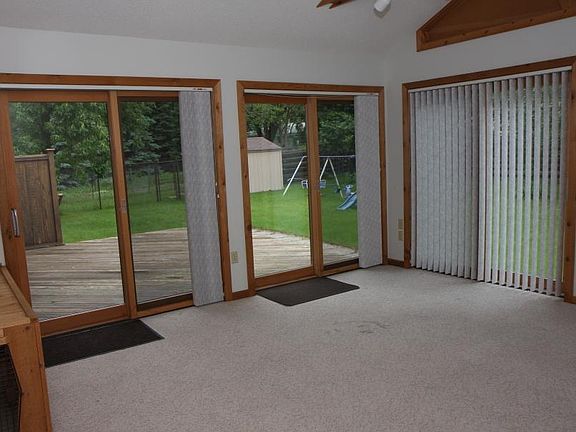 4th image of 1310 Black Oaks Ln N