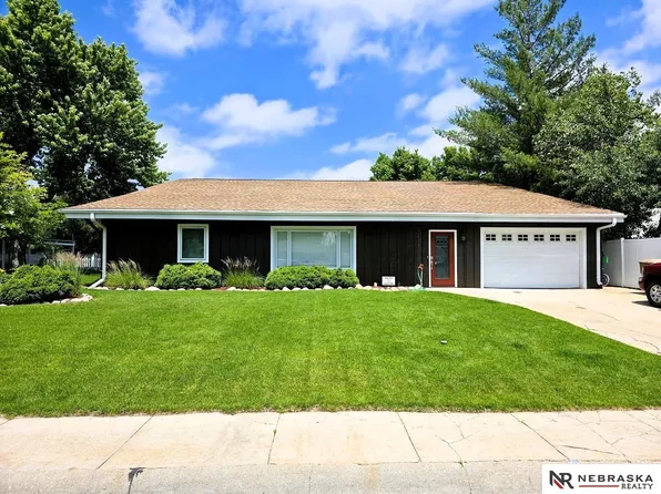 214 W 5th St, Valentine, NE 69201