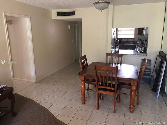 3rd image of 9410 Live Oak Pl APT 404