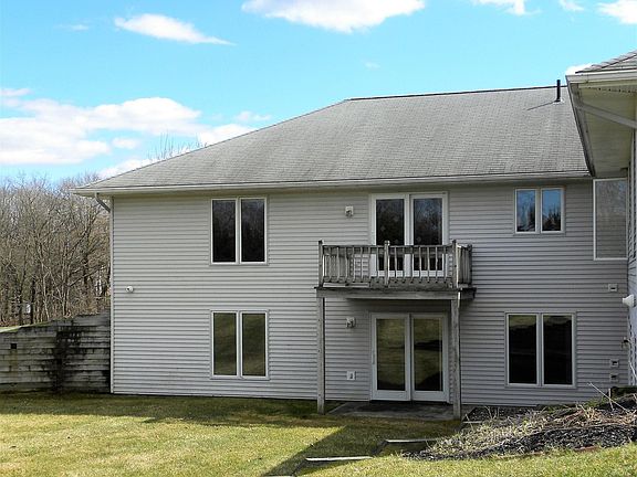 3rd image of 12 Pineview Ct