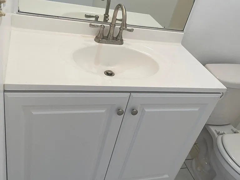 333 W Lexington Dr — Photo 14