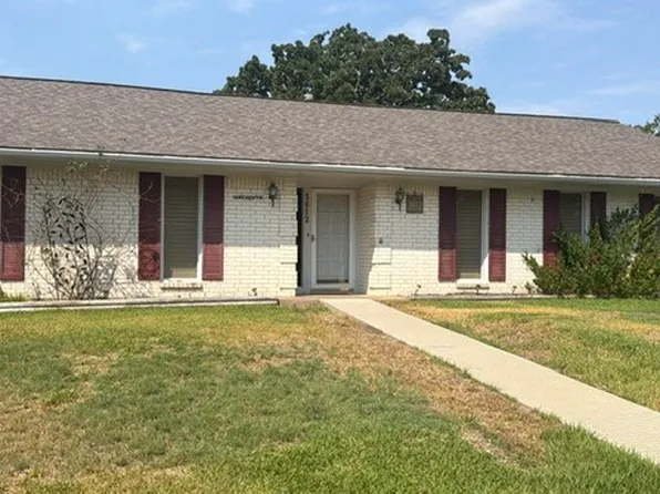 3612 Meadow Oaks Ln, Bryan, TX 77802