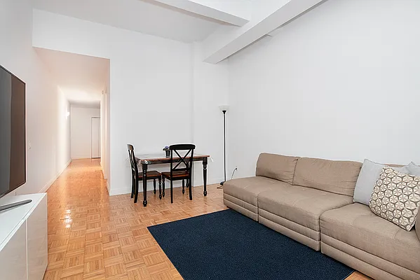 Sold by R New York | media 2