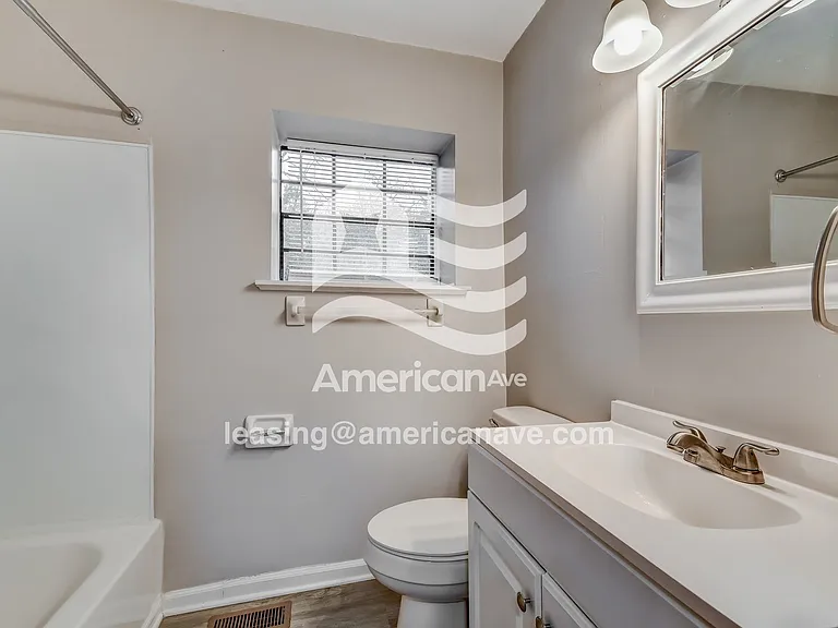 1414933_010_wm_-_main_bathroom_13546668.jpg