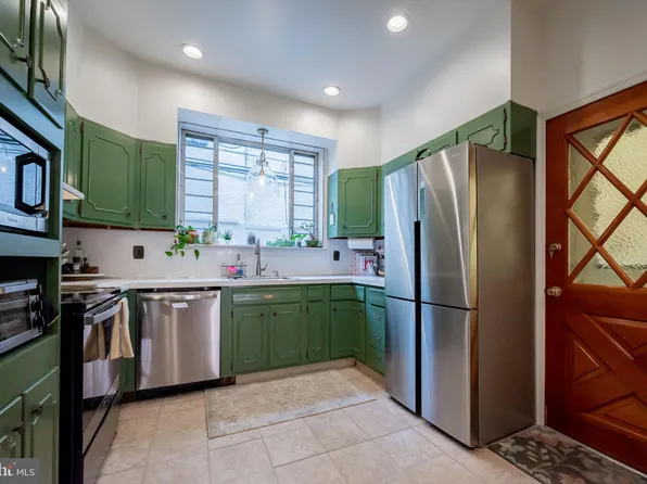 2427 S Rosewood St, Philadelphia, PA 19145