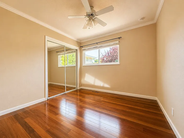 576 Virginia Ave — Photo 12