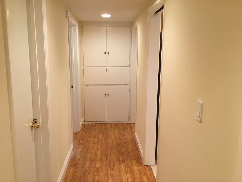 Hallway to bedrooms