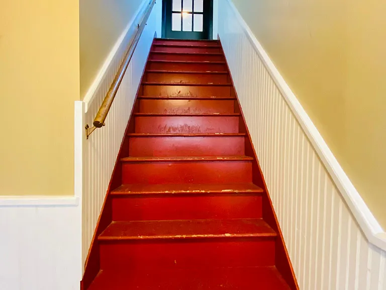 821 S 3rd St W #UPSTAIRS — Photo 1
