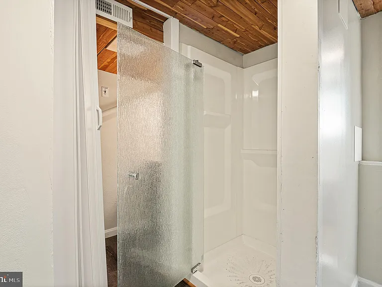 312 N Hammonds Ferry Rd — Photo 47