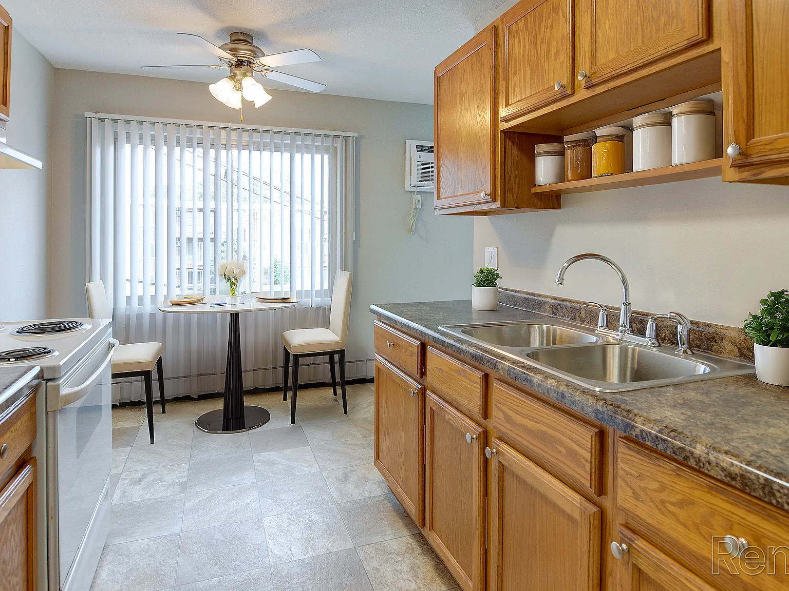 Parkview Apartments — Photo 1