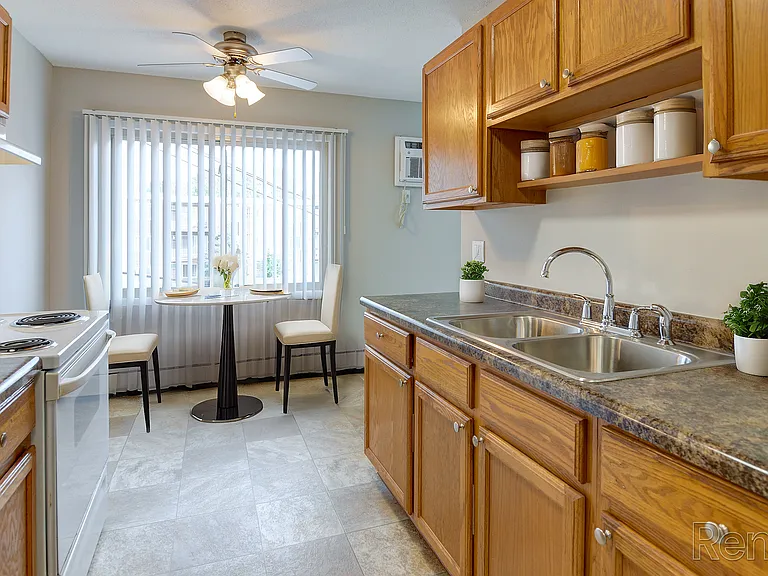 Parkview Apartments — Photo 2