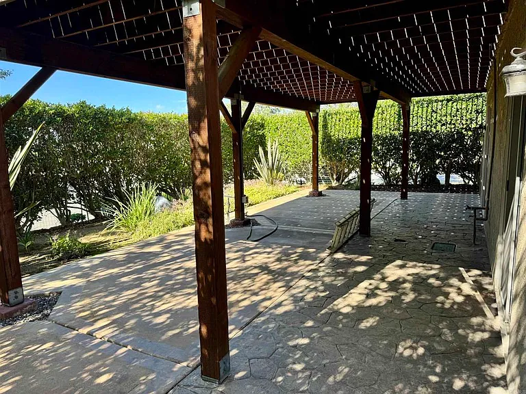 2511 El Amigo Rd — Photo 13