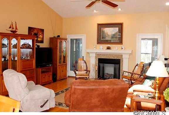 5th image of 102 Tartana Cir