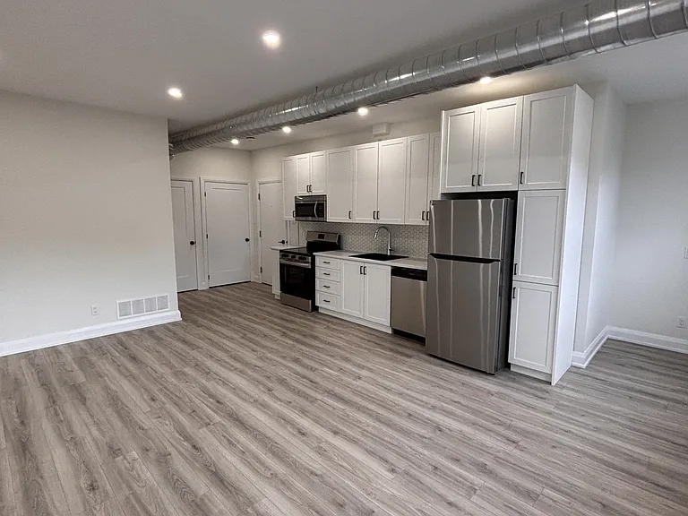 84 Eccles St #6 — Photo 5